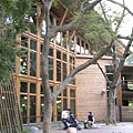 圖書館外1.JPG