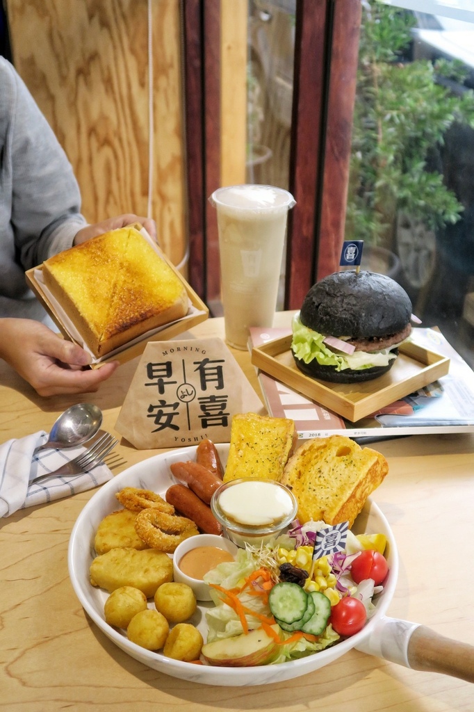 【高雄食記】早安有喜 - 台中起家的複合式早午餐 - 飯食麵食盤式拼盤任你選