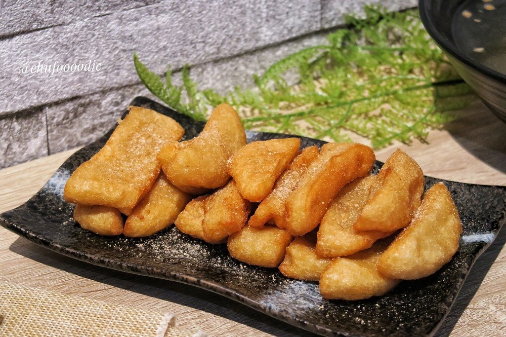 【台南美食】雞三郎 - 台南小吃特製三角骨~油滋滋蔥油雞肉飯超好吃