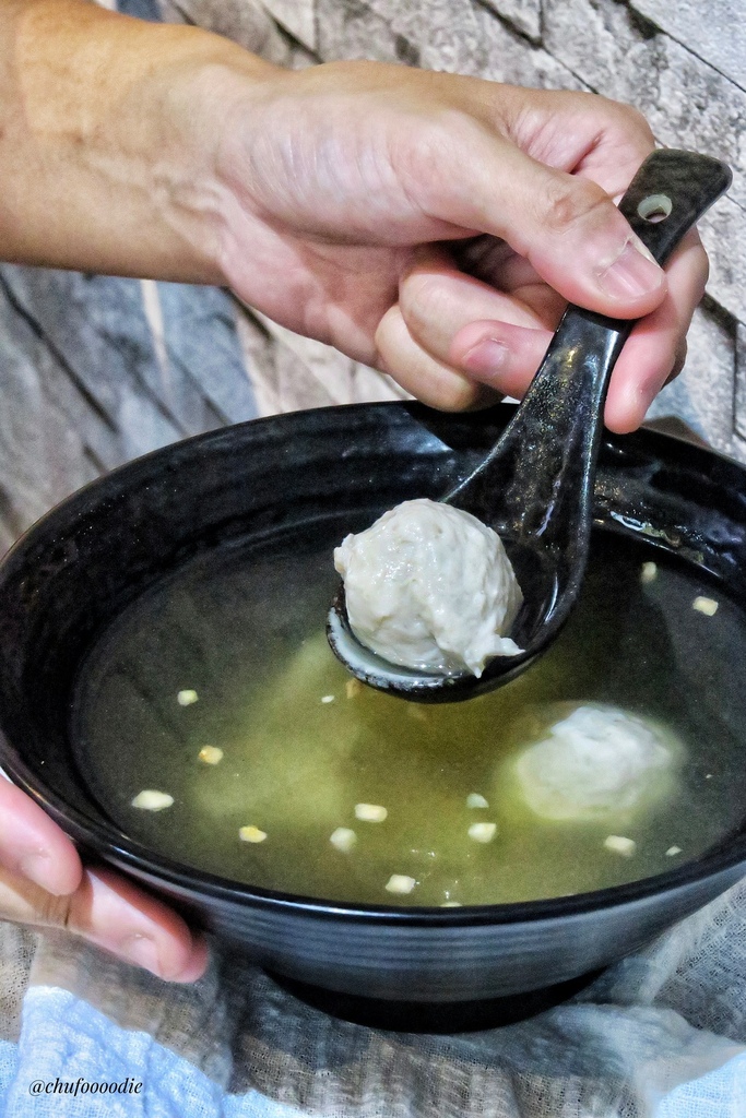 【台南美食】雞三郎 - 台南小吃特製三角骨~油滋滋蔥油雞肉飯超好吃