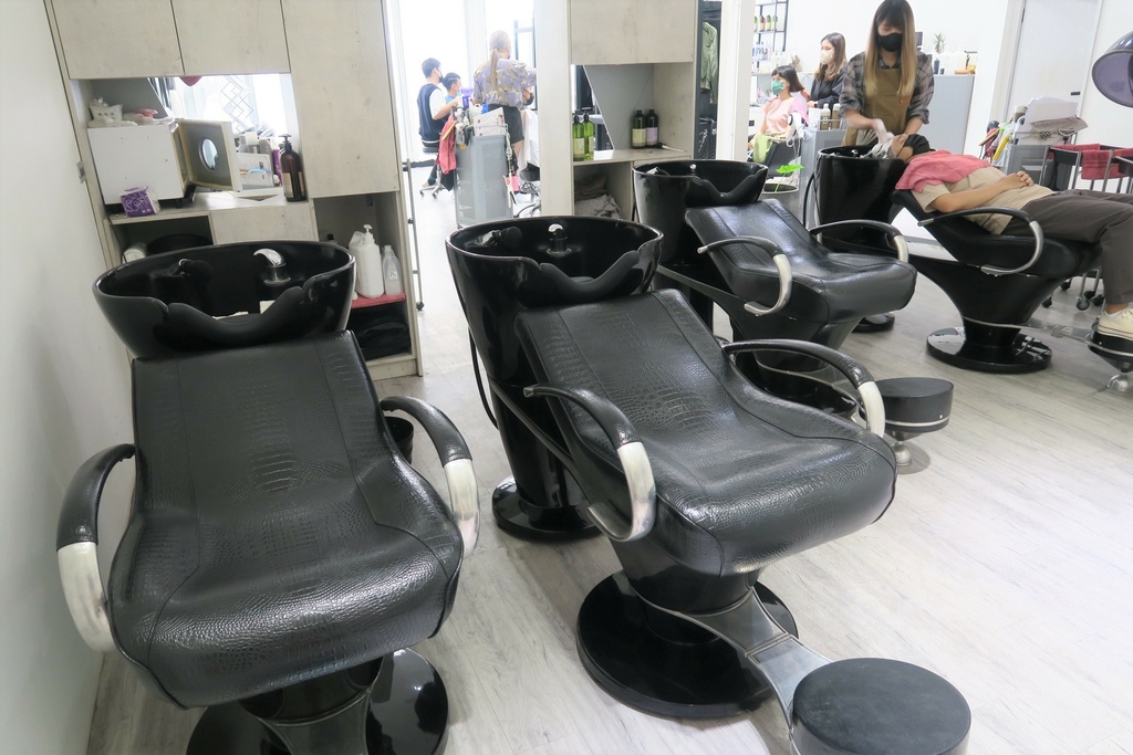 【彌敦道貳室】高雄楠梓燙染髮推薦!楠梓髮廊採用日本頂級京喚羽護髮~造型設計剪髮、染髮、燙髮給您專業的服務 【彌敦道貳室】高雄楠梓燙染髮推薦!楠梓髮廊採用日本頂級京喚羽護髮~造型設計剪髮、染髮、燙髮給您專業的服務