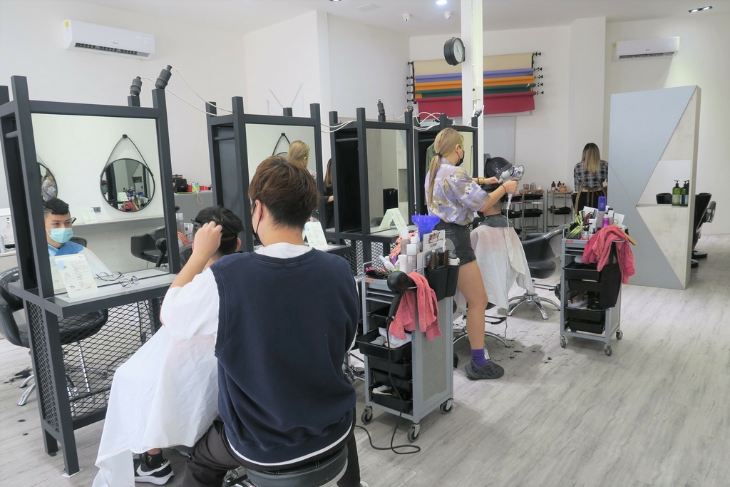 【彌敦道貳室】高雄楠梓燙染髮推薦!楠梓髮廊採用日本頂級京喚羽護髮~造型設計剪髮、染髮、燙髮給您專業的服務 【彌敦道貳室】高雄楠梓燙染髮推薦!楠梓髮廊採用日本頂級京喚羽護髮~造型設計剪髮、染髮、燙髮給您專業的服務