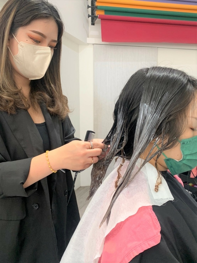 【彌敦道貳室】高雄楠梓燙染髮推薦!楠梓髮廊採用日本頂級京喚羽護髮~造型設計剪髮、染髮、燙髮給您專業的服務 【彌敦道貳室】高雄楠梓燙染髮推薦!楠梓髮廊採用日本頂級京喚羽護髮~造型設計剪髮、染髮、燙髮給您專業的服務