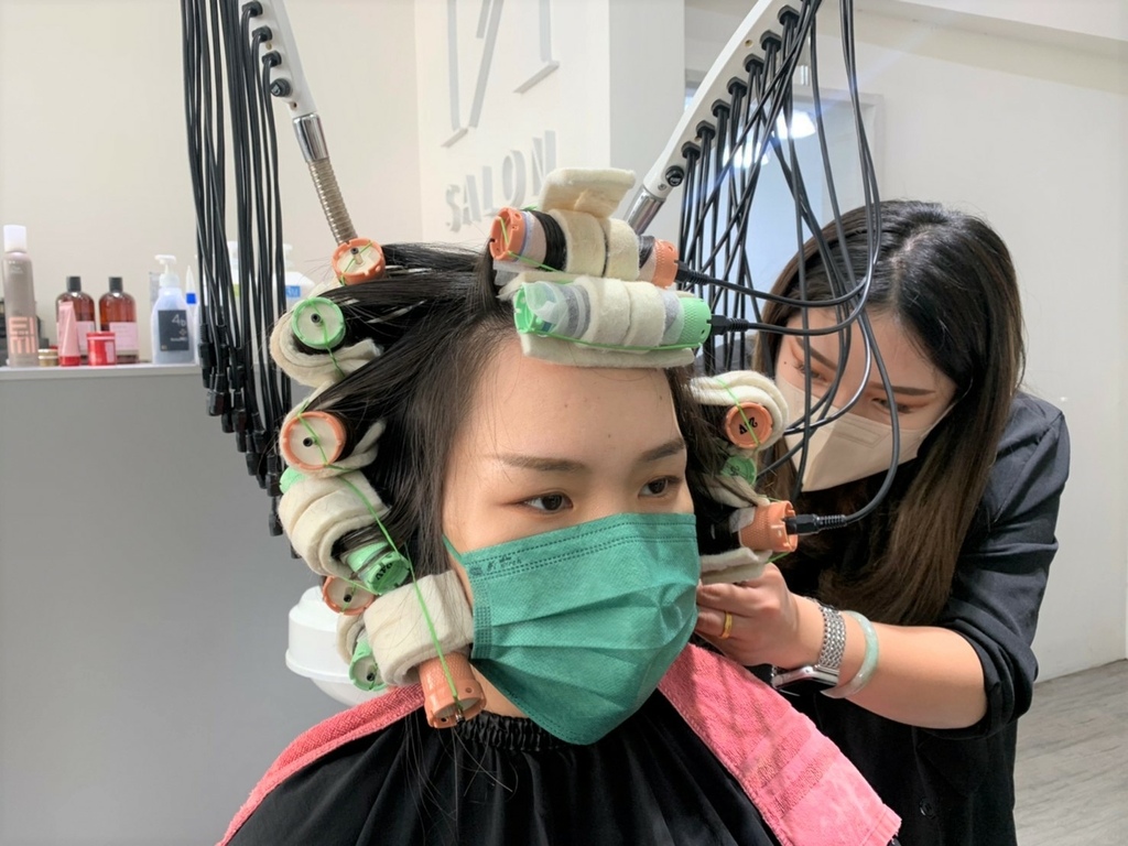 【彌敦道貳室】高雄楠梓燙染髮推薦!楠梓髮廊採用日本頂級京喚羽護髮~造型設計剪髮、染髮、燙髮給您專業的服務 【彌敦道貳室】高雄楠梓燙染髮推薦!楠梓髮廊採用日本頂級京喚羽護髮~造型設計剪髮、染髮、燙髮給您專業的服務