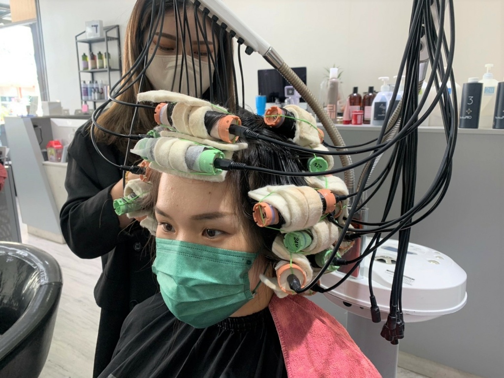 【彌敦道貳室】高雄楠梓燙染髮推薦!楠梓髮廊採用日本頂級京喚羽護髮~造型設計剪髮、染髮、燙髮給您專業的服務 【彌敦道貳室】高雄楠梓燙染髮推薦!楠梓髮廊採用日本頂級京喚羽護髮~造型設計剪髮、染髮、燙髮給您專業的服務