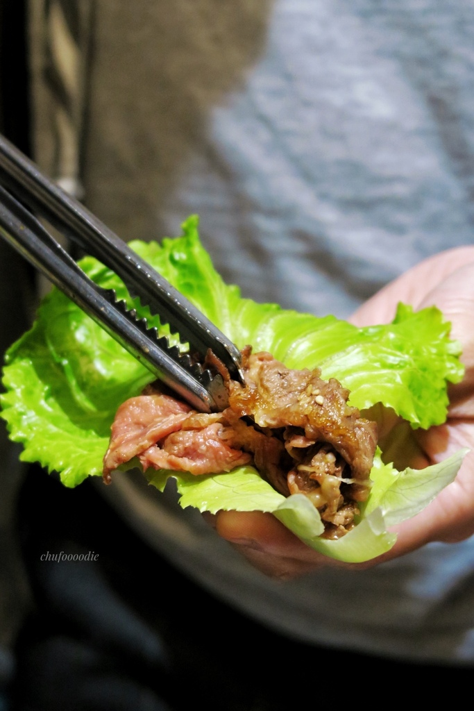 【老爺燒肉】高雄燒烤吃到飽只要539~除了燒肉也有火鍋吃到飽的高雄宵夜火烤兩吃營業時間到凌晨兩點唷~大生蠔、天使紅蝦頂級海鮮食材新鮮又肥美