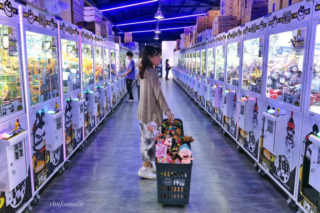 【拽貓親子遊樂園】雲林斗六網美咖啡廳、雲林宵夜燒烤吃波士頓龍蝦~園區還有多達80組夾娃娃機台每次遊玩只要10元~雲林斗六免門票免停車費的親子旅遊景點讓你歡樂一整天