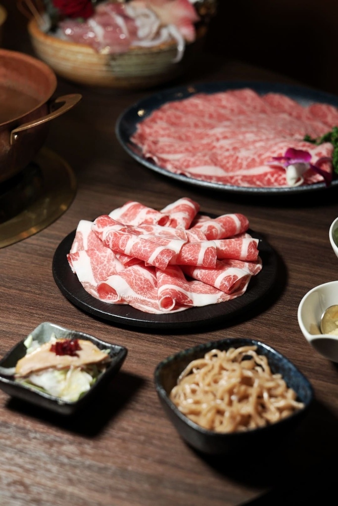 銅花精緻涮涮鍋-專人協助料理的頂級高雄火鍋餐廳~有火鍋界LV