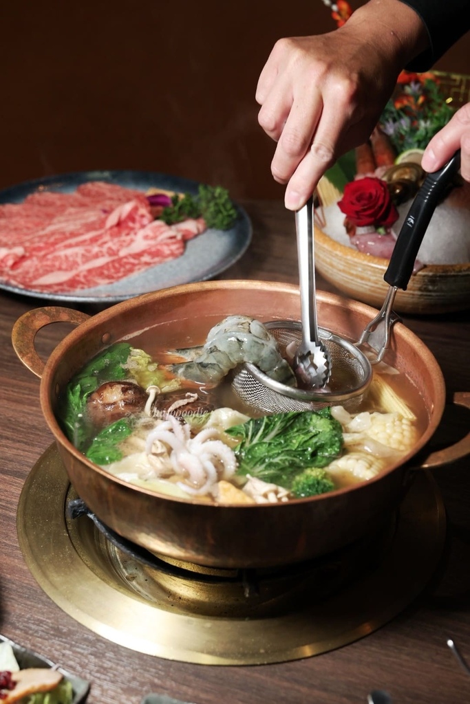 銅花精緻涮涮鍋-專人協助料理的頂級高雄火鍋餐廳~有火鍋界LV