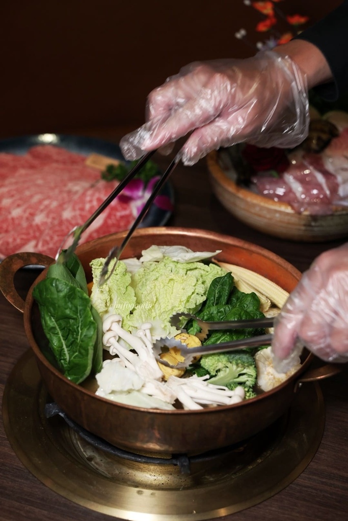 銅花精緻涮涮鍋-專人協助料理的頂級高雄火鍋餐廳~有火鍋界LV