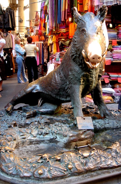 4-18佛羅倫斯--新市場豬雕像.jpg