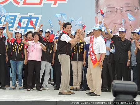 1031008馬英九請山海屯的選民要投給胡志強這隻有經驗、有能力的老鳥。.JPG