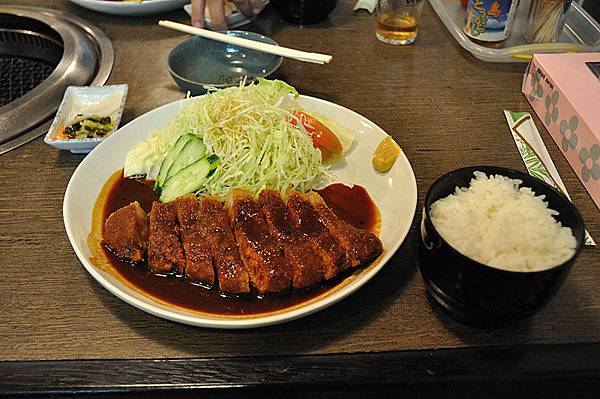 或哥、學長和我都點豬排定食