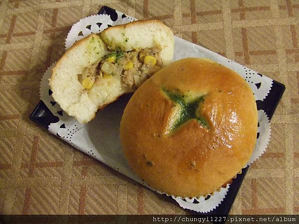 德式鮪魚堡 005.jpg