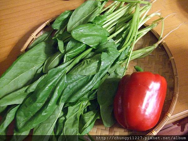 2312.3.28菠菜麵包 001