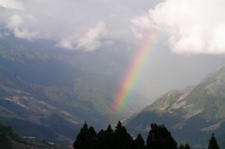 山谷中的彩虹