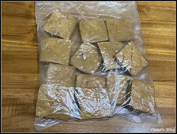 基隆七堵ღ 榮哥滷味 黃金蛋 豆乾 煙燻大雞翅 Fiona的函舍 痞客邦