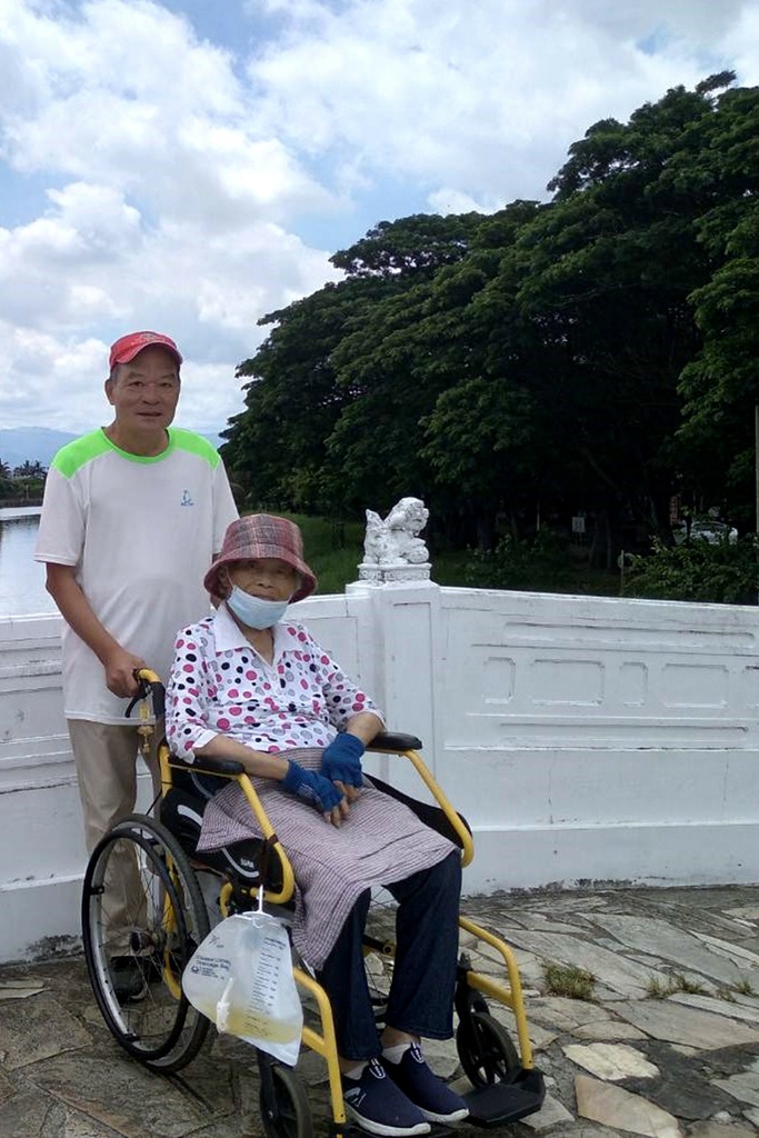 理事長很孝順母親.jpg 理事長很孝順母親.jpg