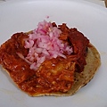 Panucho de cochinita 墨幣$26 脆玉米餅上擺醃過的豬肉絲與Yucatan必用的醃洋蔥