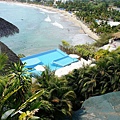 ixtapa pacifica resort-從上往下看到這區專用的泳池