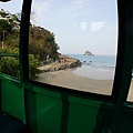 ixtapa pacifica resort-坐纜車從海灘回到山中央的房間住宿區