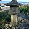 砲台山上日本神社的燈座遺址