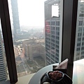 從台北W HOTEL 31樓的紫艷酒吧遠眺台北101