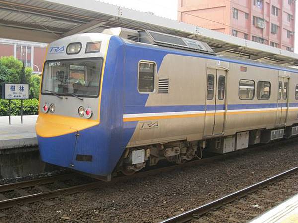 EMU700型阿福號電聯車