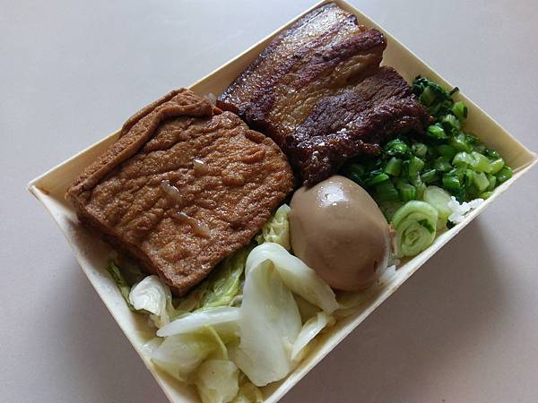 台鐵古早味控肉飯便當