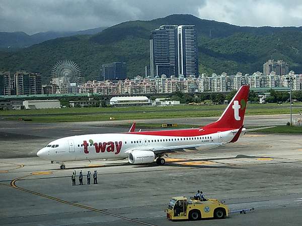 小弟好久沒去松山機場觀景台看飛機了 趁今天休假跑去放鬆一下 一個飛機迷和飯店迷的部落格 痞客邦