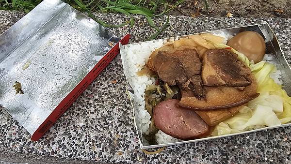 宜隆福隆便當的新包裝很可愛!也很好吃!