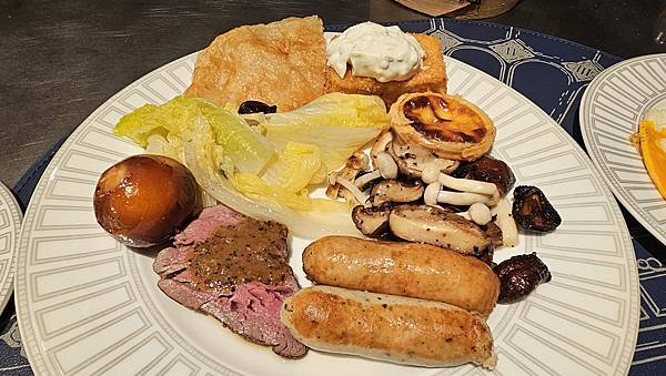 澳門康萊德酒店的早餐居然可以吃到牛排和葡式蛋塔!超讚! 澳門康萊德酒店的早餐居然可以吃到牛排和葡式蛋塔!超讚!