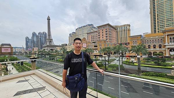 我身後就是澳門巴黎人的艾菲爾鐵塔! 我身後就是澳門巴黎人的艾菲爾鐵塔!