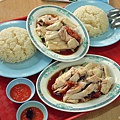 路過新加坡就是要吃海南雞飯啊!!依舊忘記味道如何，應該是還好~
