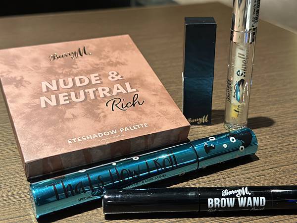 【英國國民彩妝品牌｜ 貝嫂也愛的Barry M 開箱與使用心