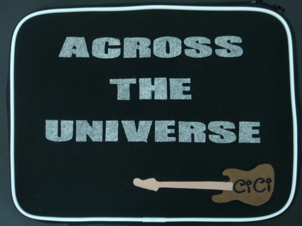 背面的ACROSS THE UNIVERSE 1