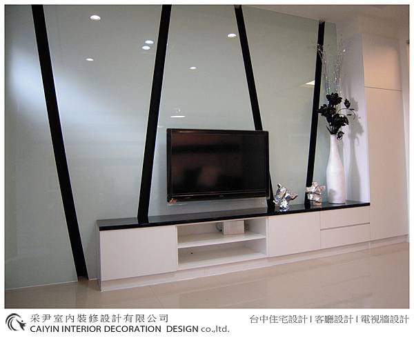 002客廳電視牆.jpg