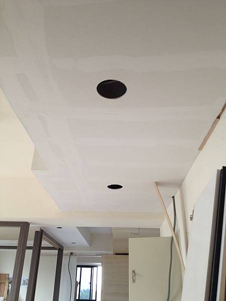 登陽中山苑木工貼皮及油漆批土 (2).JPG