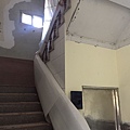 樓梯間原有封版拆除.jpg