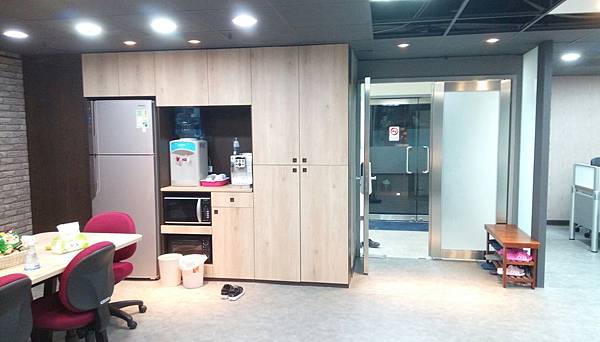 高雄辦公室 入口右側接待區
