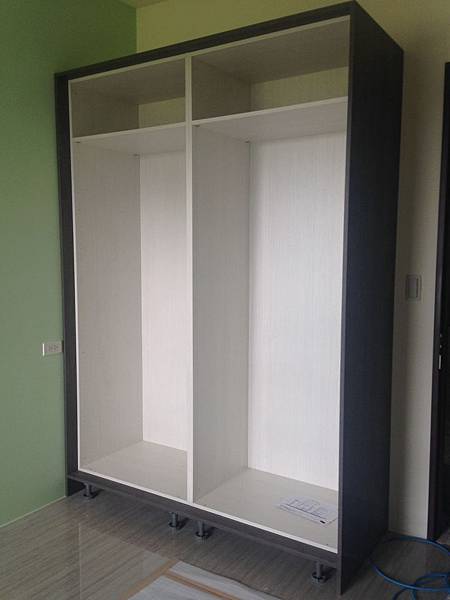 惠宇新觀A戶 次臥室系統衣櫃組裝進度.jpg