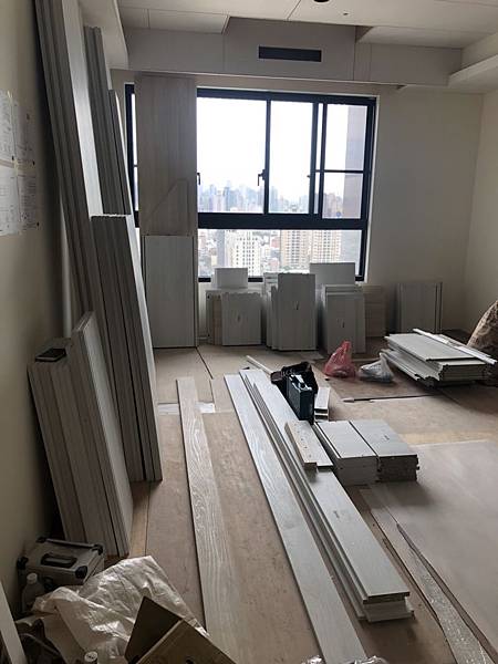 國泰頤湖苑 系統櫃板材進料 (2).jpg