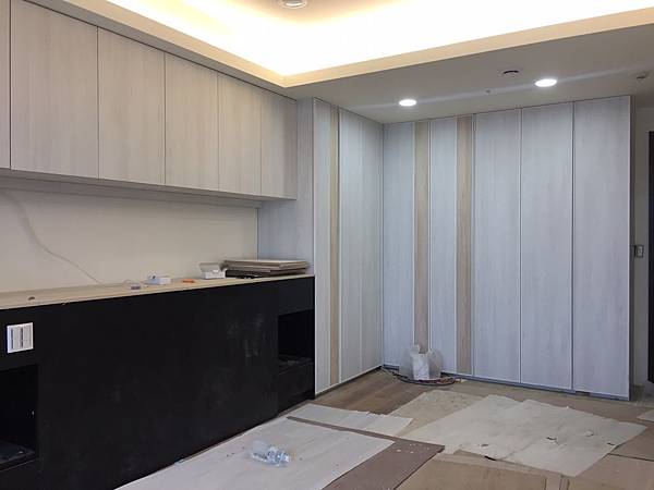 國泰建設 主臥室空間系統衣櫃及床頭櫃設計 (1).jpg