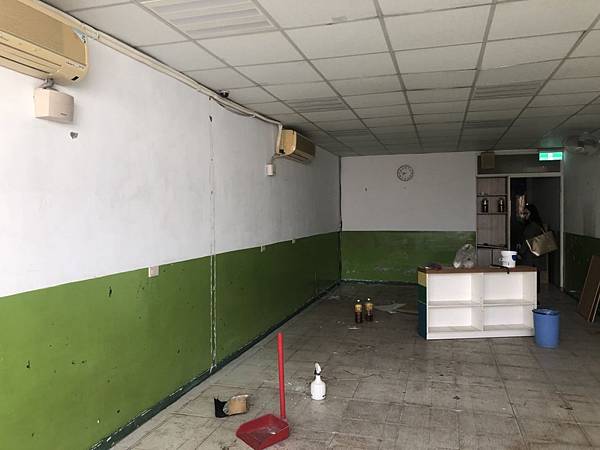 梧棲幼兒園 三樓教室牆面軟木塞拆除待油漆批土處理 (1).jpg 梧棲幼兒園 三樓教室牆面軟木塞拆除待油漆批土處理 (1).jpg