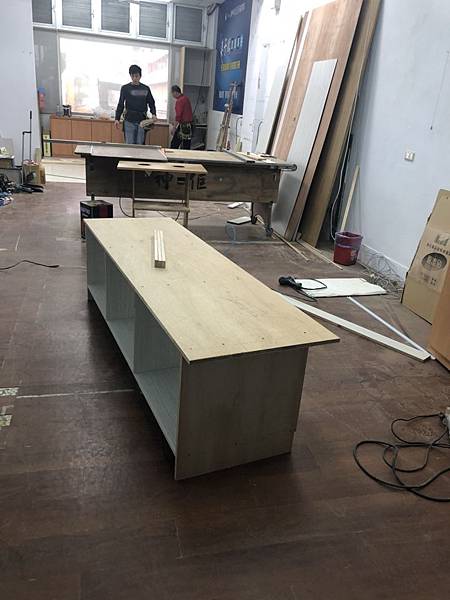 梧棲幼兒園 三樓教室木作操作桌施工中 (2).jpg 梧棲幼兒園 三樓教室木作操作桌施工中 (2).jpg