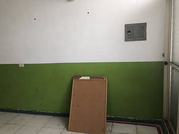 梧棲幼兒園 三樓教室牆面軟木塞拆除待油漆批土處理 (3).jpg 梧棲幼兒園 三樓教室牆面軟木塞拆除待油漆批土處理 (3).jpg