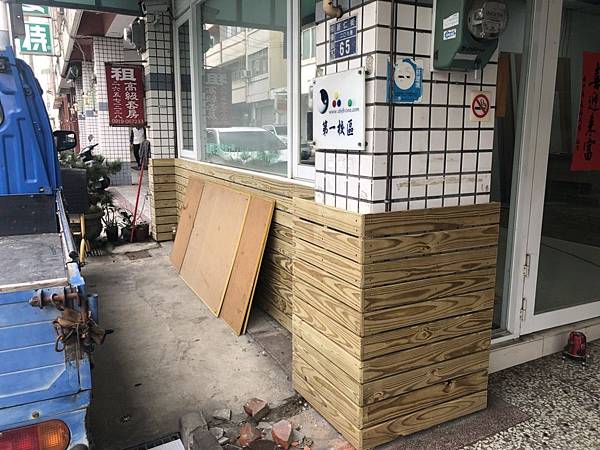 梧棲幼兒園 戶外南方松美化施工完成 待砂磨及上護木漆處理.jpg 梧棲幼兒園 戶外南方松美化施工完成 待砂磨及上護木漆處理.jpg