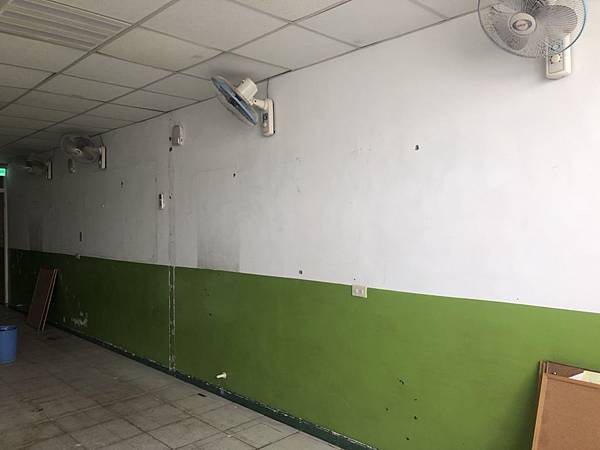 梧棲幼兒園 三樓教室牆面軟木塞拆除待油漆批土處理 (4).jpg 梧棲幼兒園 三樓教室牆面軟木塞拆除待油漆批土處理 (4).jpg