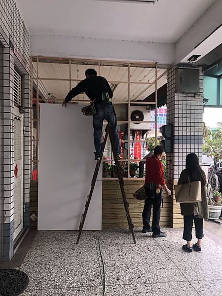 梧棲幼兒園 戶外造型格柵牆面施工中.jpg 梧棲幼兒園 戶外造型格柵牆面施工中.jpg