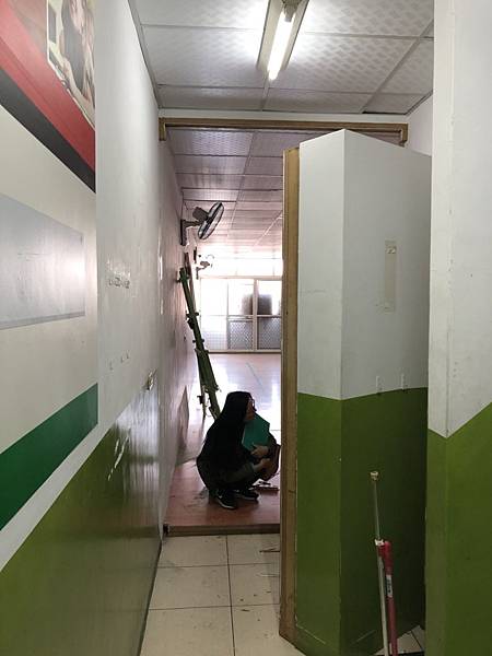 梧棲幼兒園 二樓原有門片及櫃體拆除完成.jpg 梧棲幼兒園 二樓原有門片及櫃體拆除完成.jpg